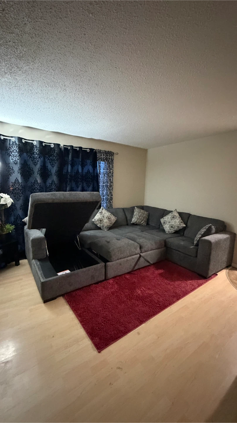 Grey Sectional Sofa Excellent Condition – Smoke & Pet Free Home - photo 4