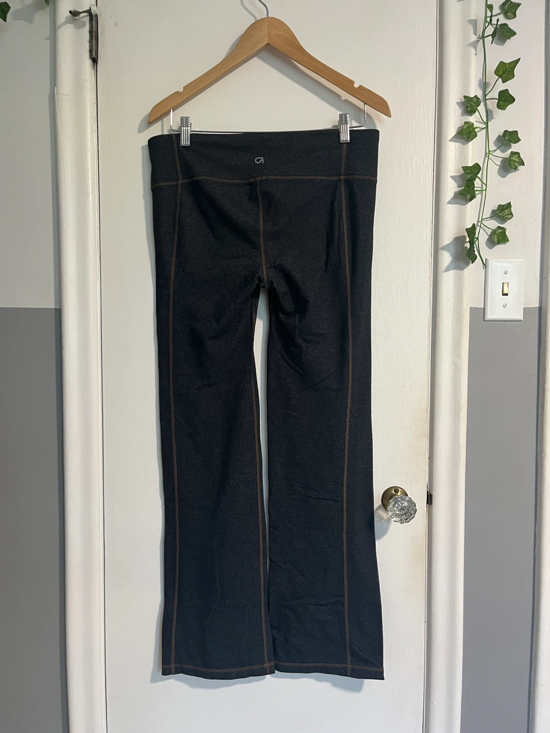 GapFit Bootcut Yoga Pants - L - photo 2