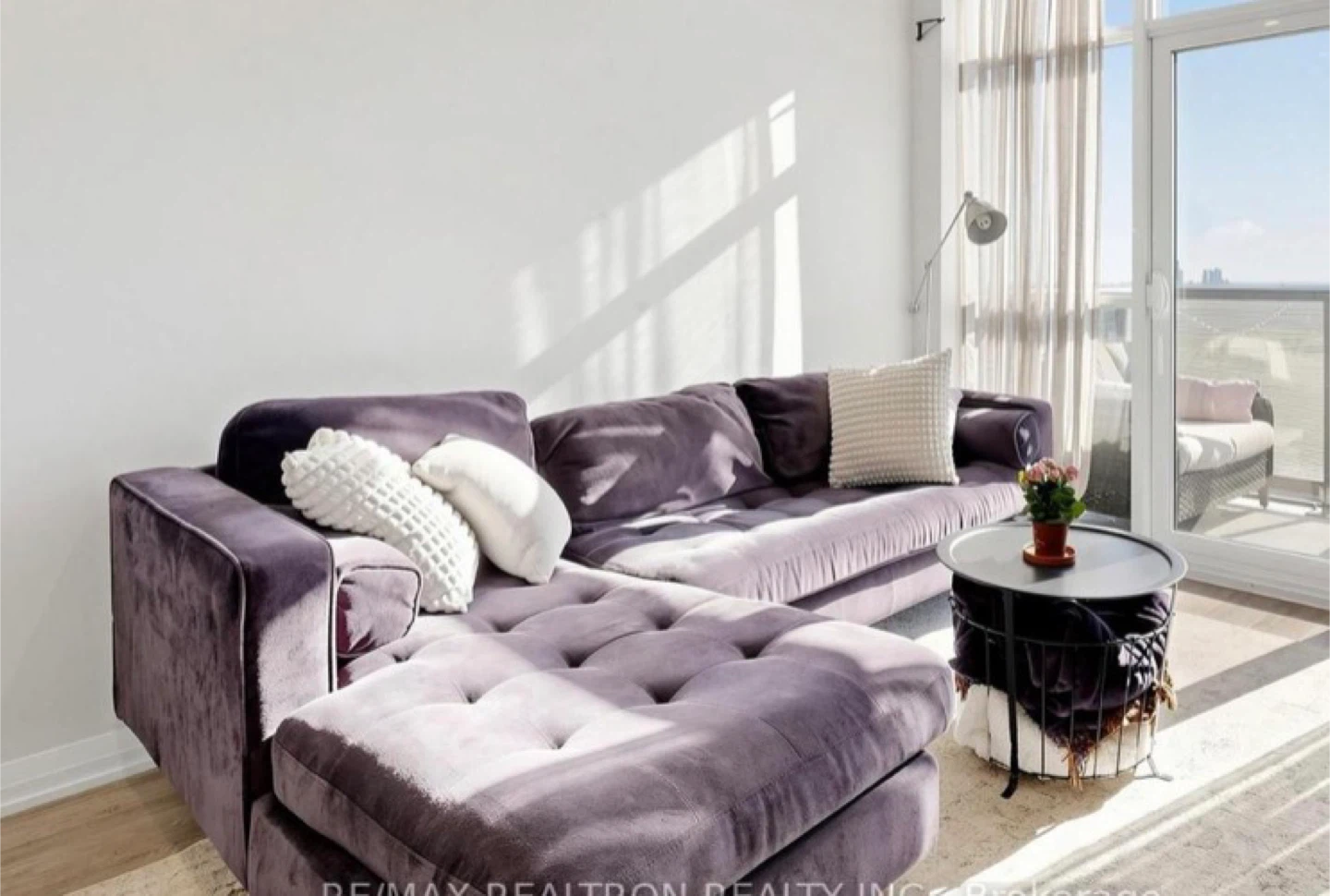 Beautiful Blue/Grey Velvet Tufted Sectional Sofa with Chaise