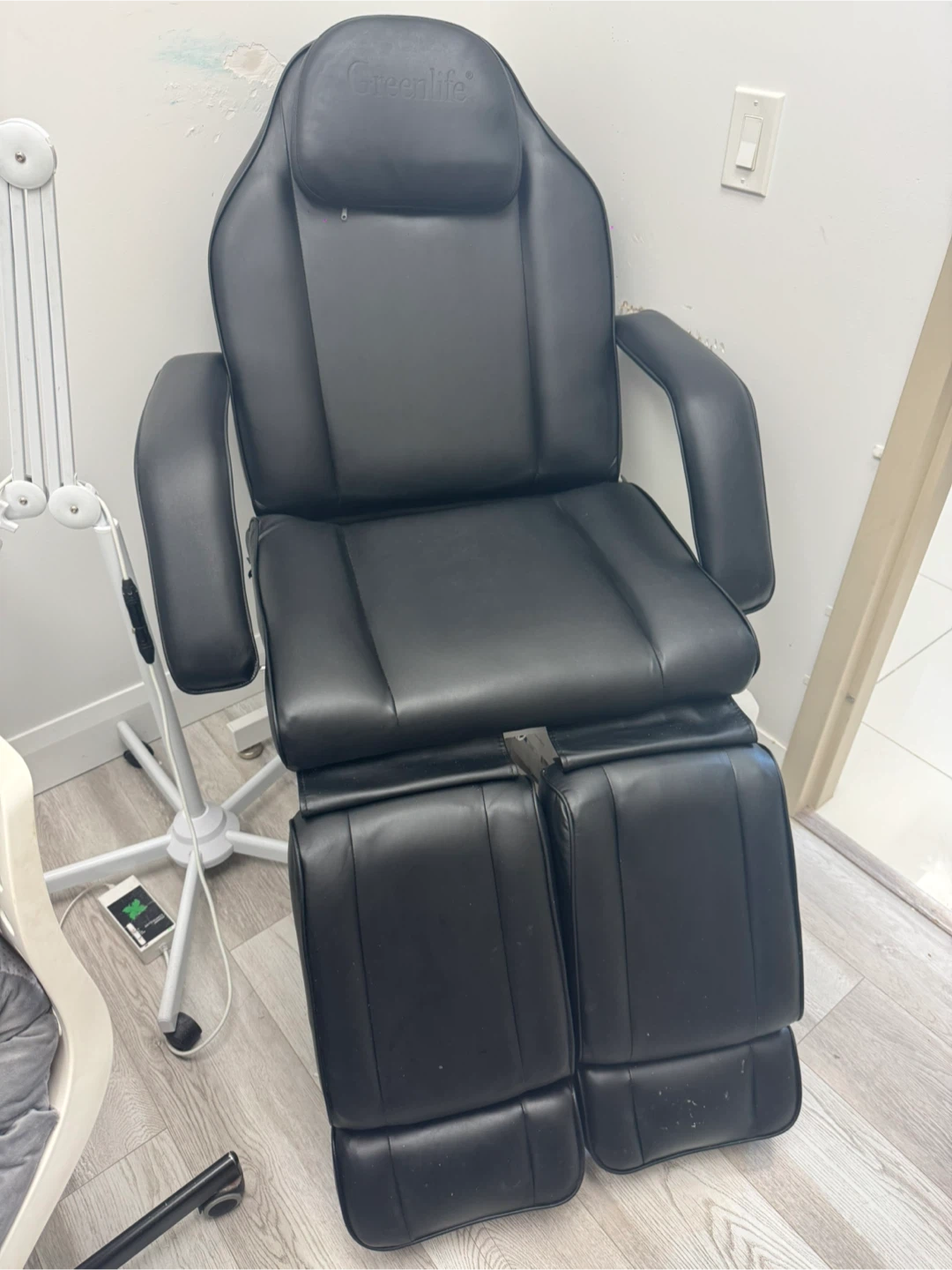 Greenlife All-Black Massage/Facial Chair - photo 2