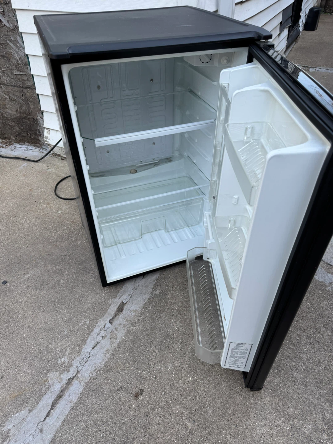Black Compact Refrigerator - photo 2