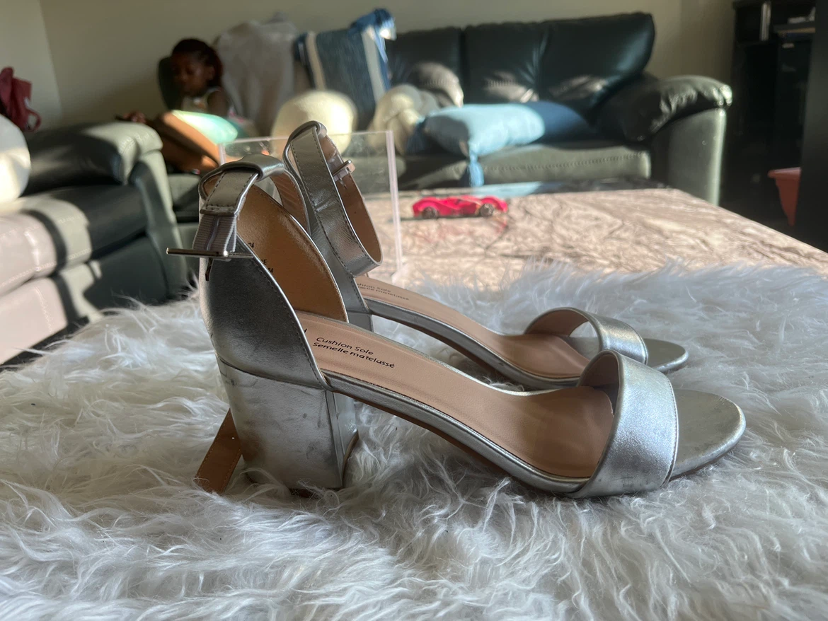 Time and Tru Silver Heeled Sandals - photo 2