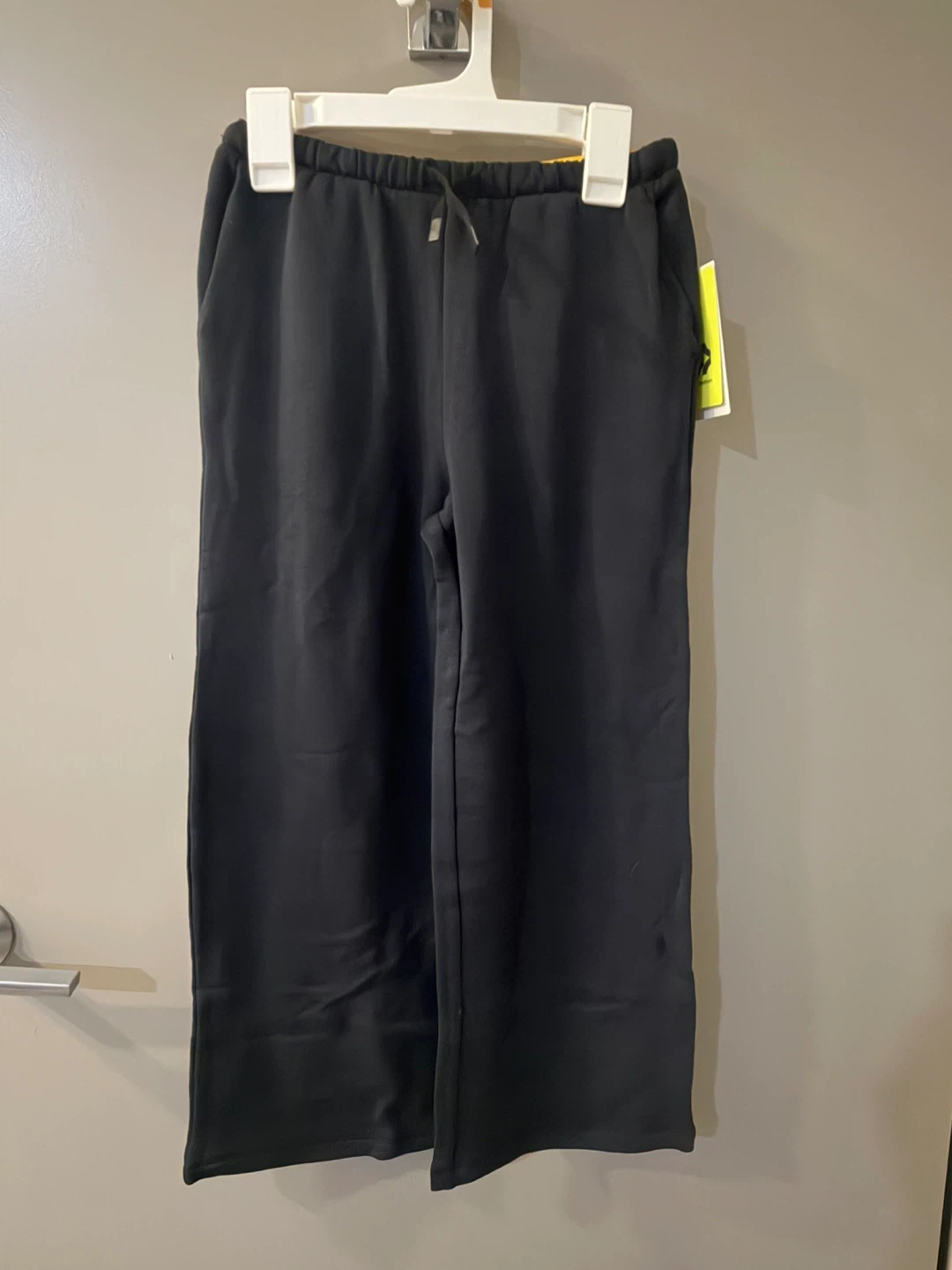 Youth/ Girls small 6/7 All in Motion Black Wide Leg Sweatpants