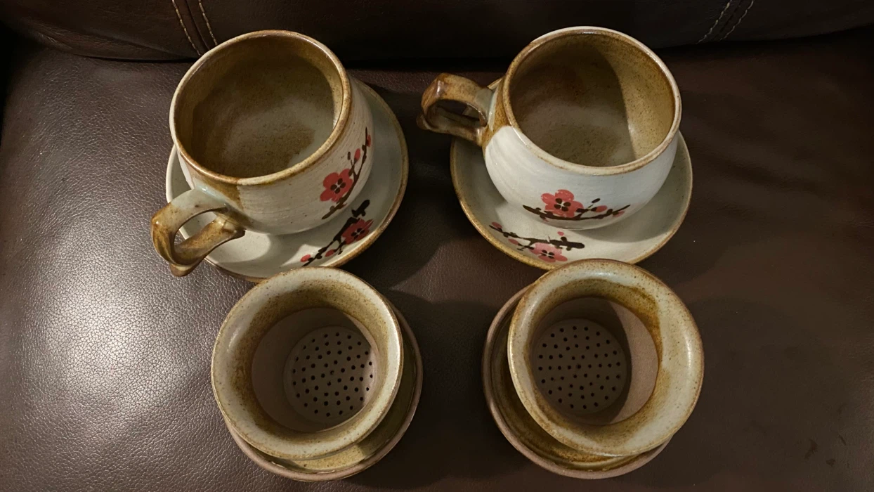 Set of 2 Ceramic Tea Cups with Saucers and Infusers - photo 3
