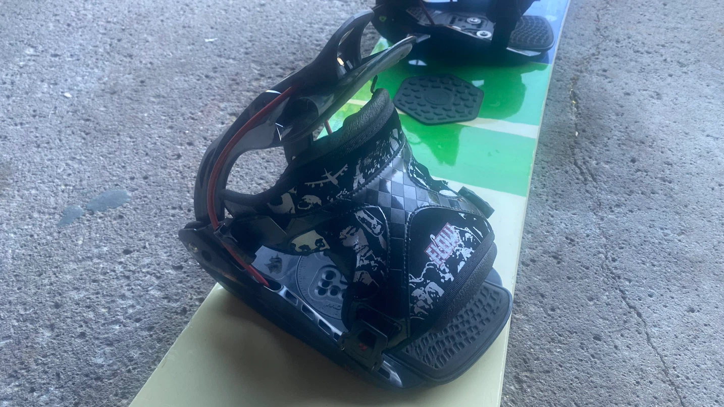 Burton Snowboard with Bindings - Size 152 - photo 3