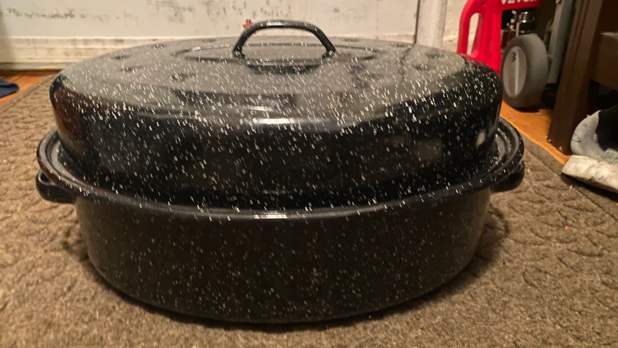 Black Speckled Roasting Pan with Lid