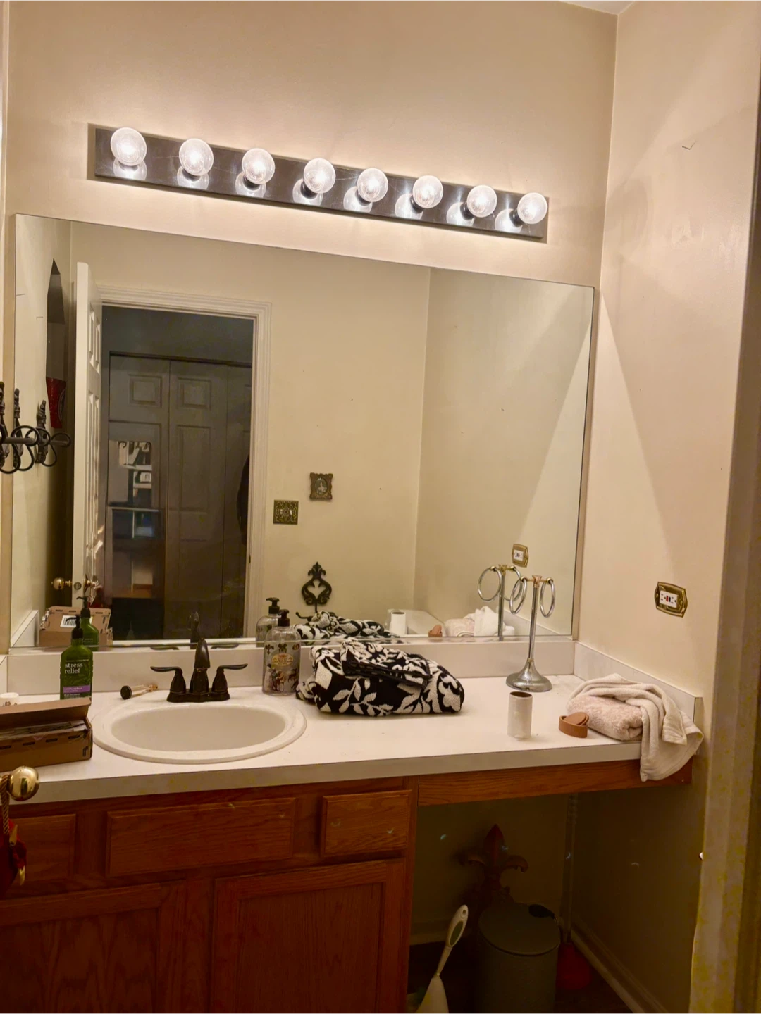 Assorted light fixtures - photo 2