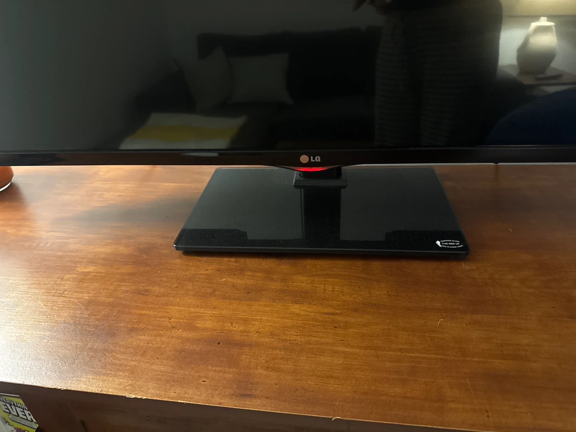 LG Television - photo 2