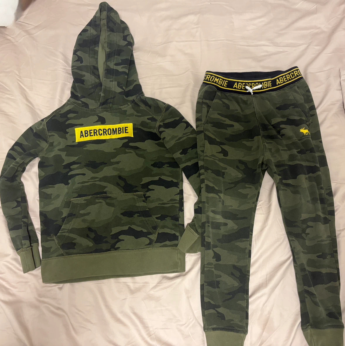 abercrombie kids Green Camo Hoodie & Joggers Set Kids Size 7/8