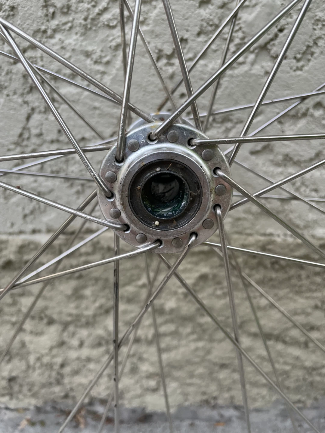 27 x 1 1/4 Bicycle rim wheel without tube, nor axle - photo 2