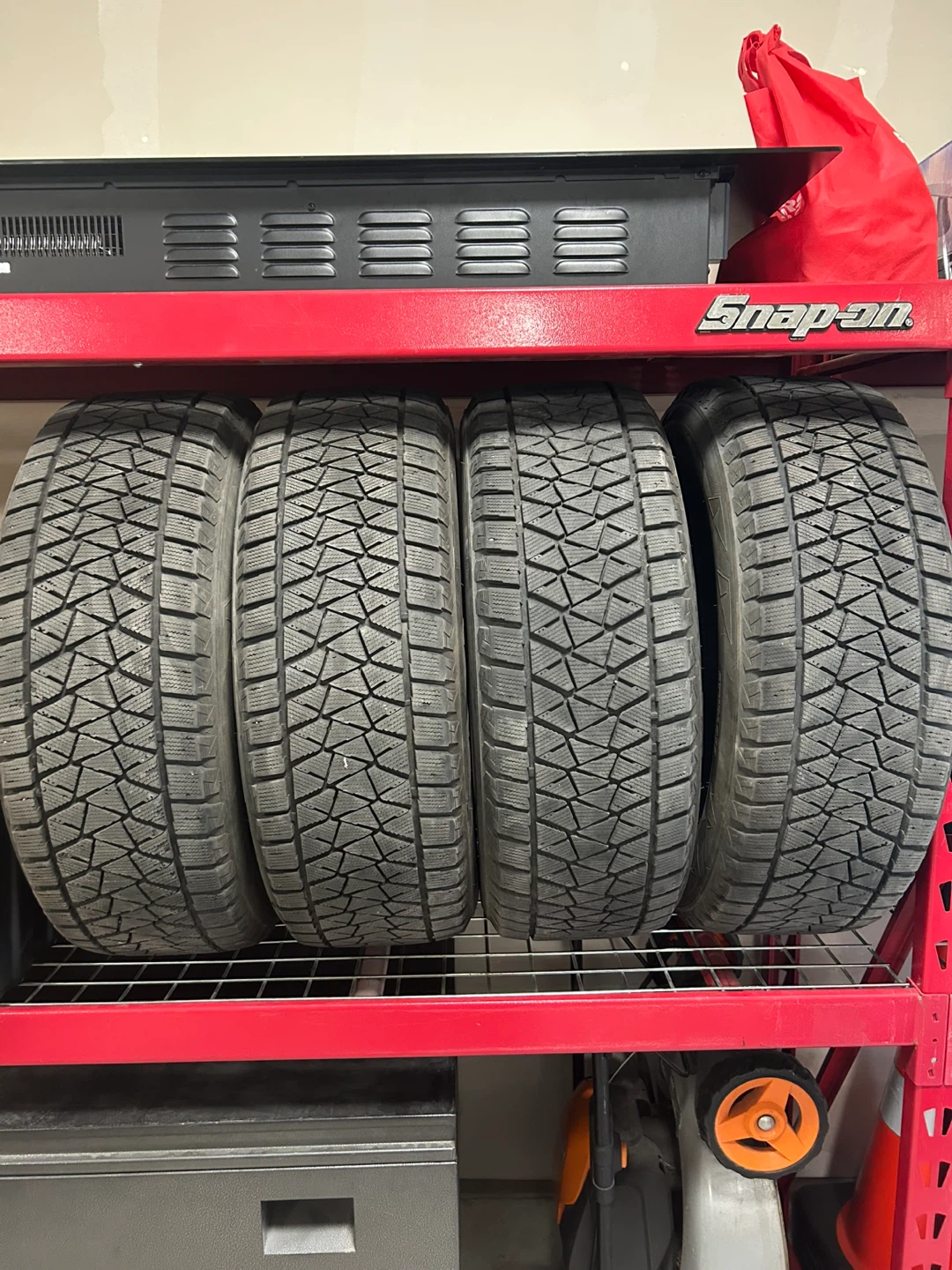 Bridgestone Blizzak DM-V2 Tires 255/60R19