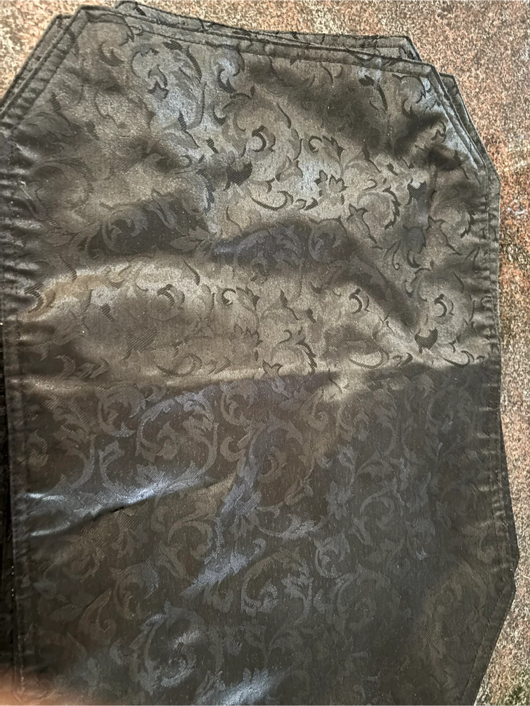 Black damask pattern table place mats - photo 3