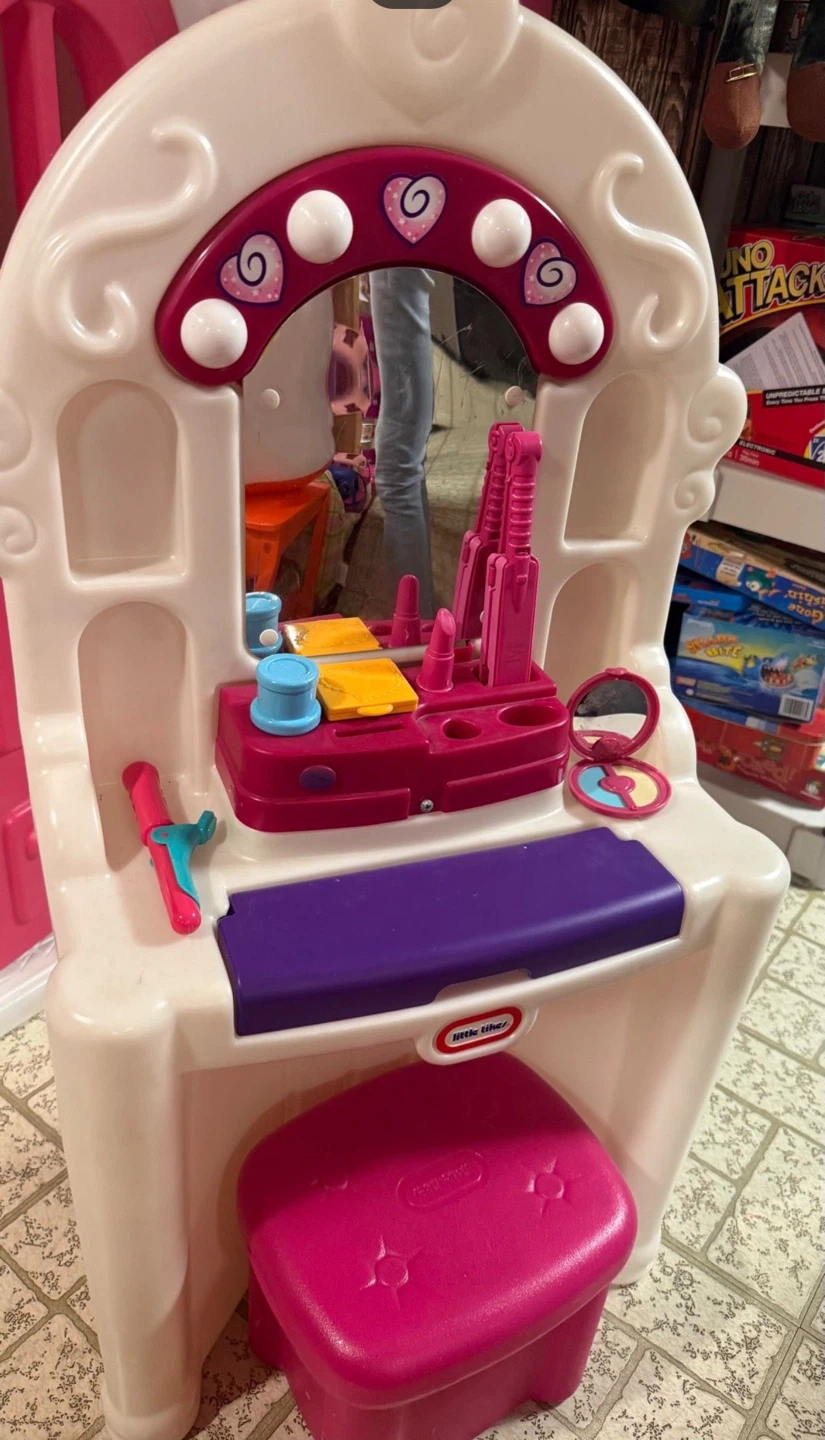 Little Tikes Pretend Play Vanity with Accessories