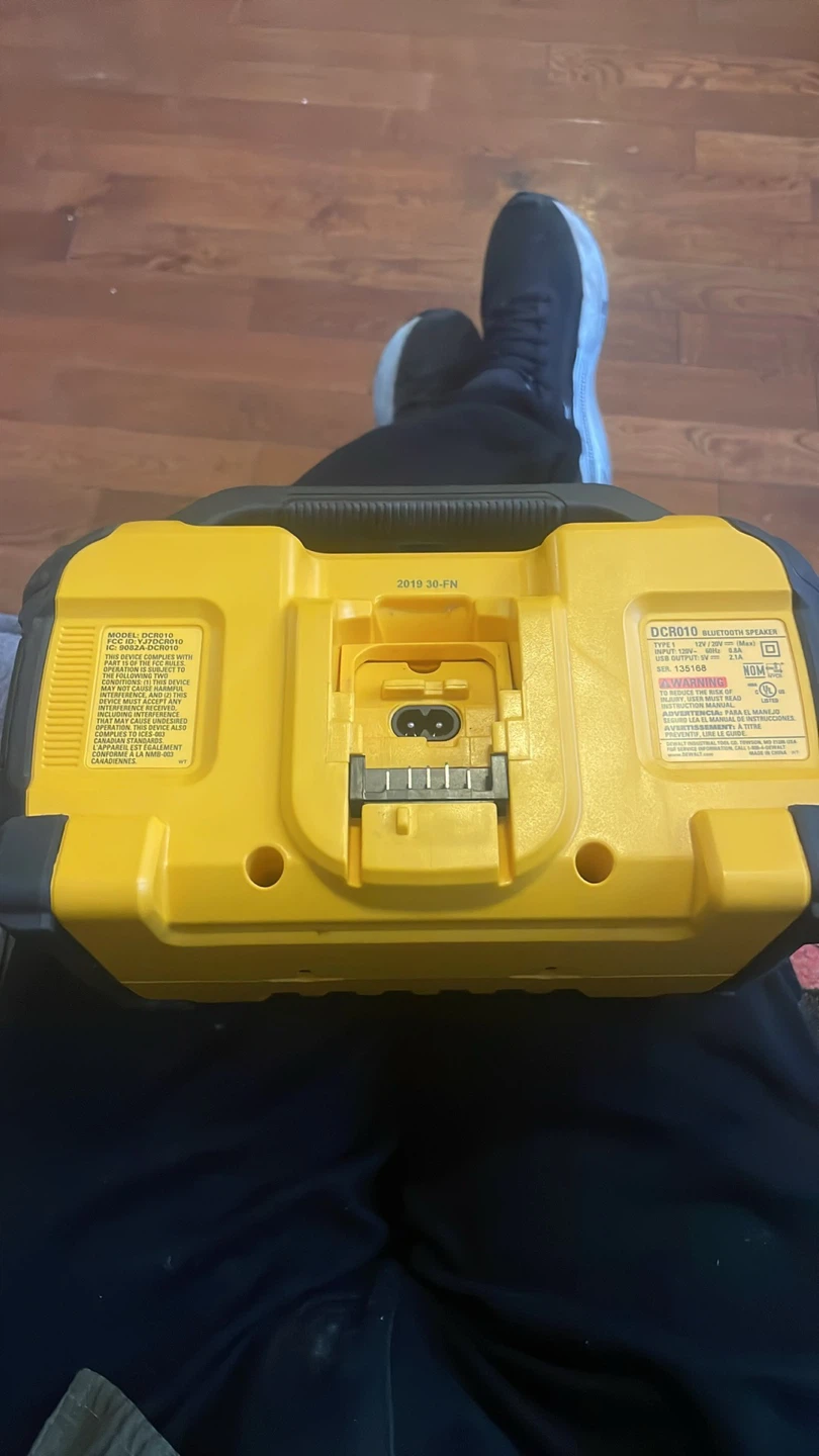 DEWALT DCR010 Bluetooth Speaker - photo 3