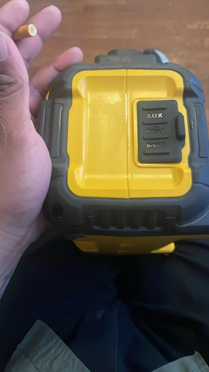 DEWALT DCR010 Bluetooth Speaker - photo 4