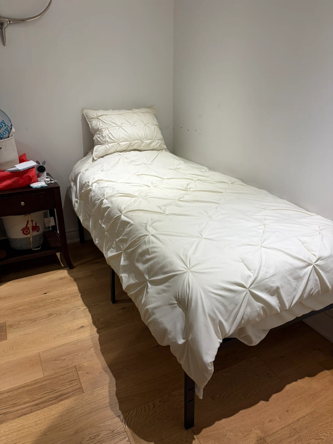 Twin XL bed with frame and bedding included - photo 2