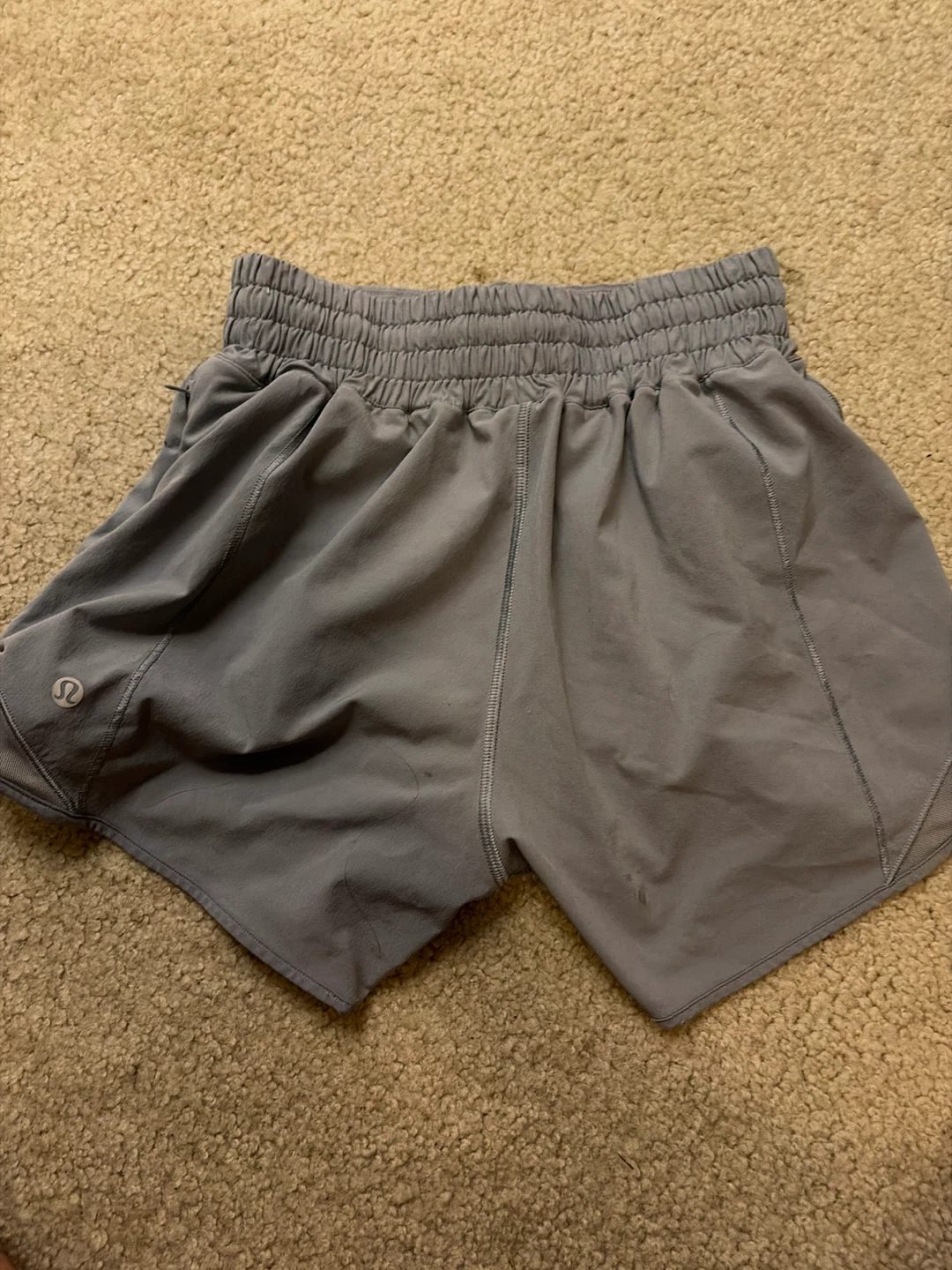 Hotty hot high rised lined 2.5” lululemon shorts - photo 2
