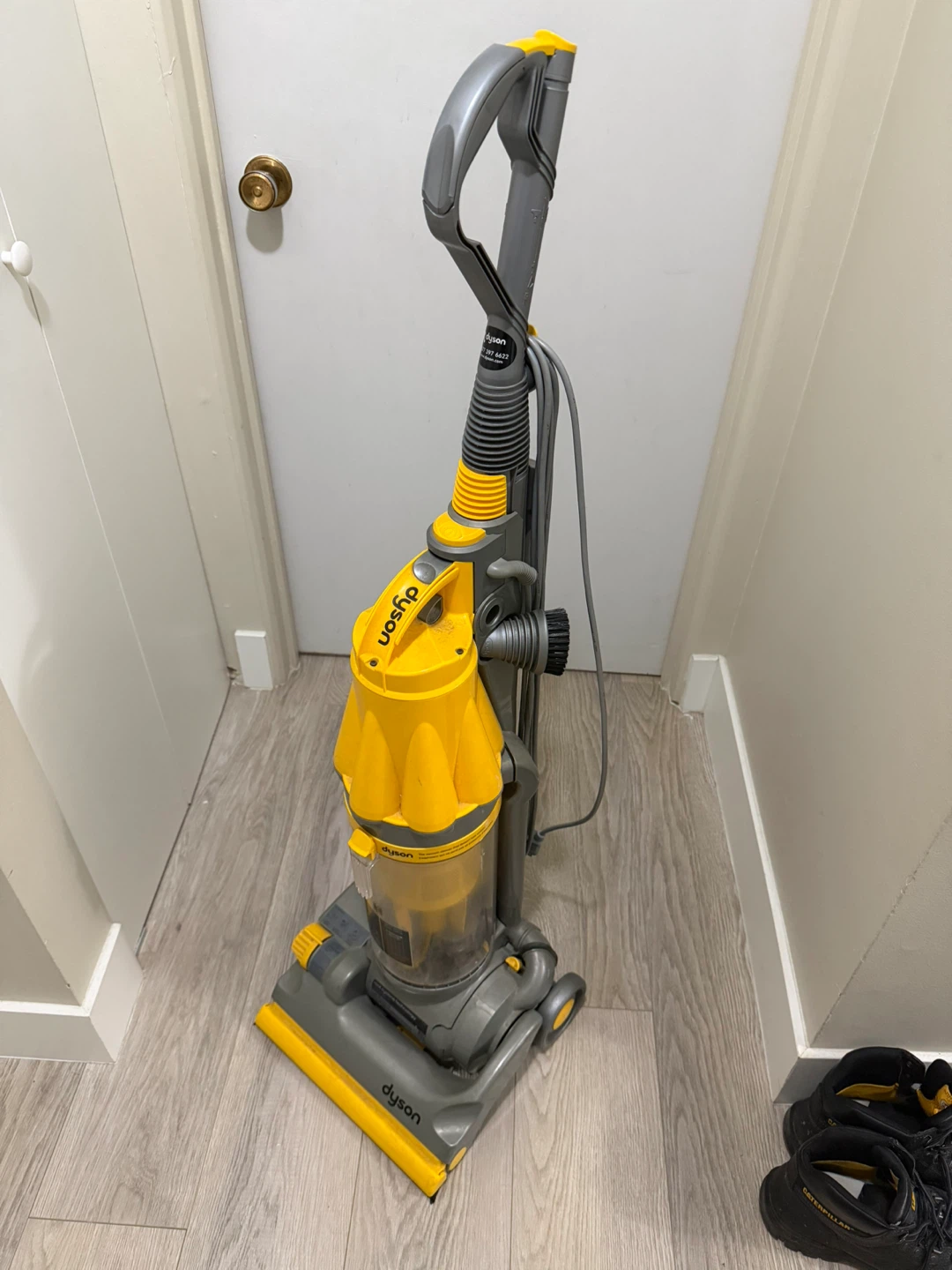 Dyson Upright Vacuum Cleaner Yellow/Grey