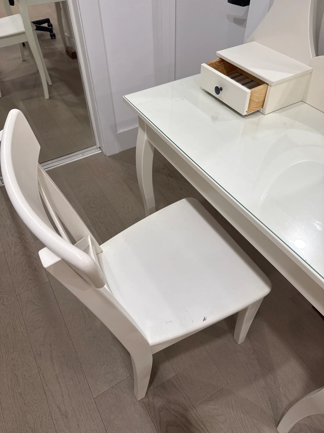 White Vanity Set with Oval Mirror and Chair - photo 3