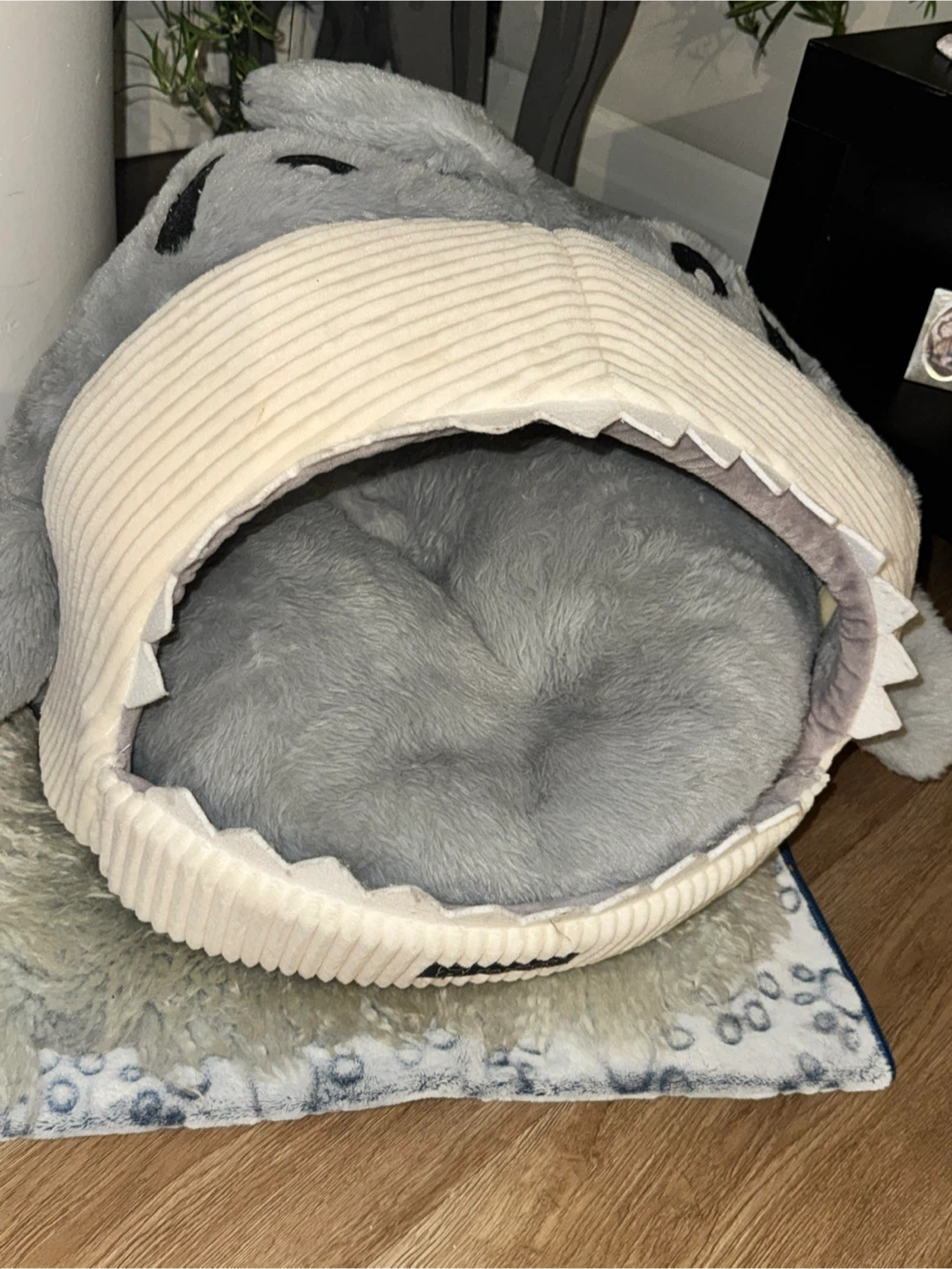 Shark Pet Bed - photo 2