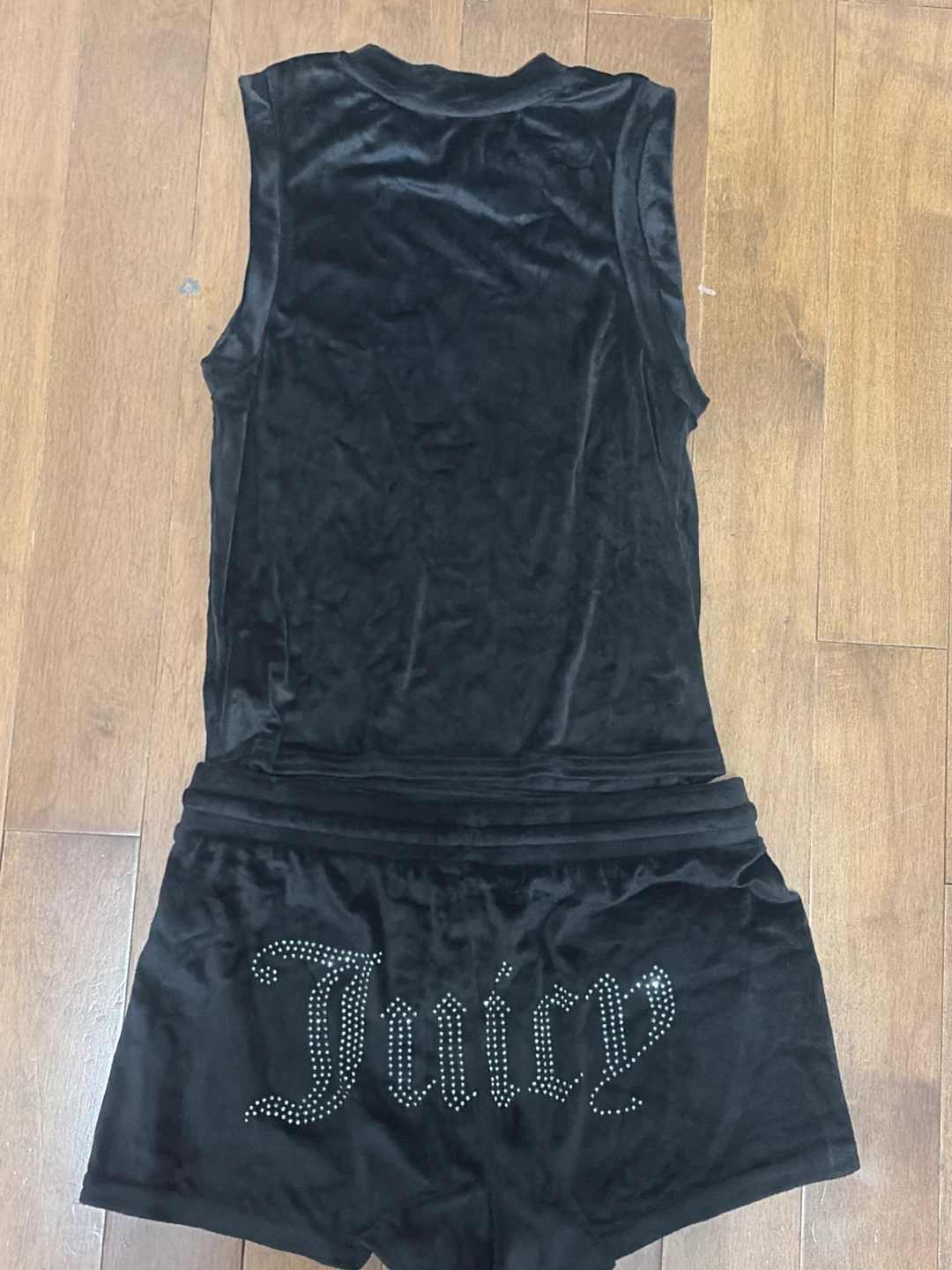 Juicy couture tank top and shorts set - size small - photo 2