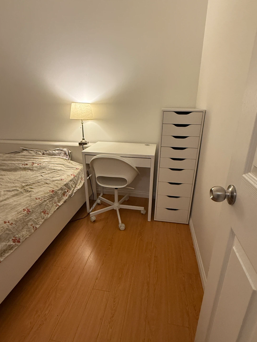 Room for rent in East van- Victoria area
