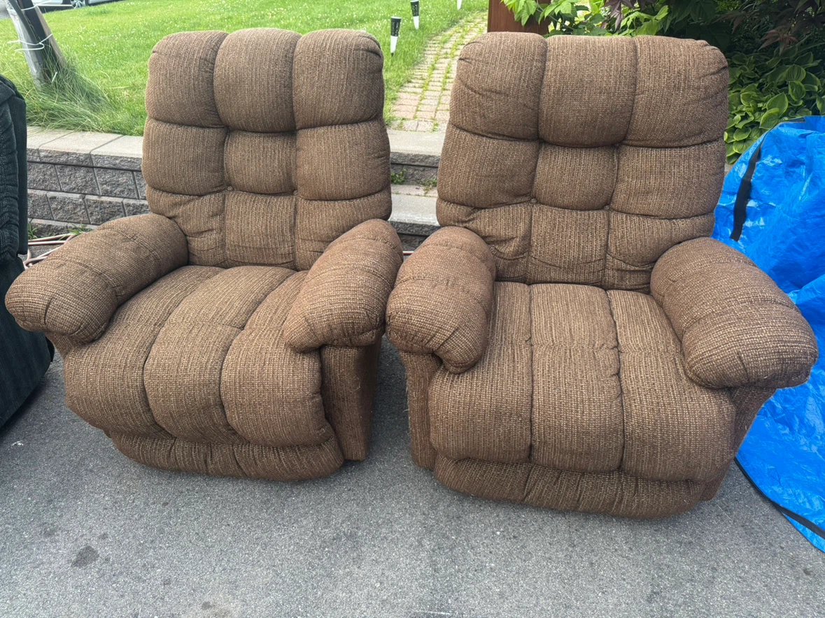Brown Recliner Chairs (Pair) - photo 2