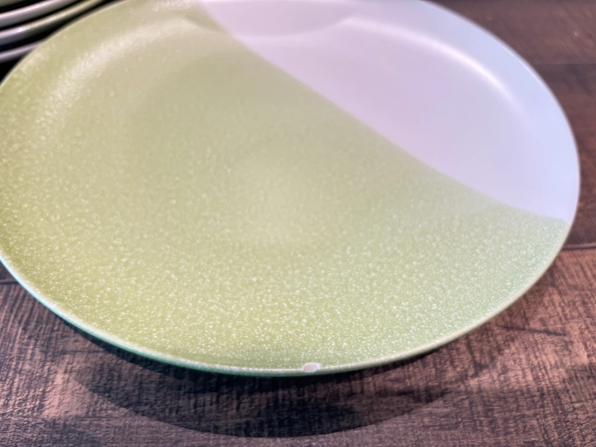 Set of 11 Green and White Plates - photo 2