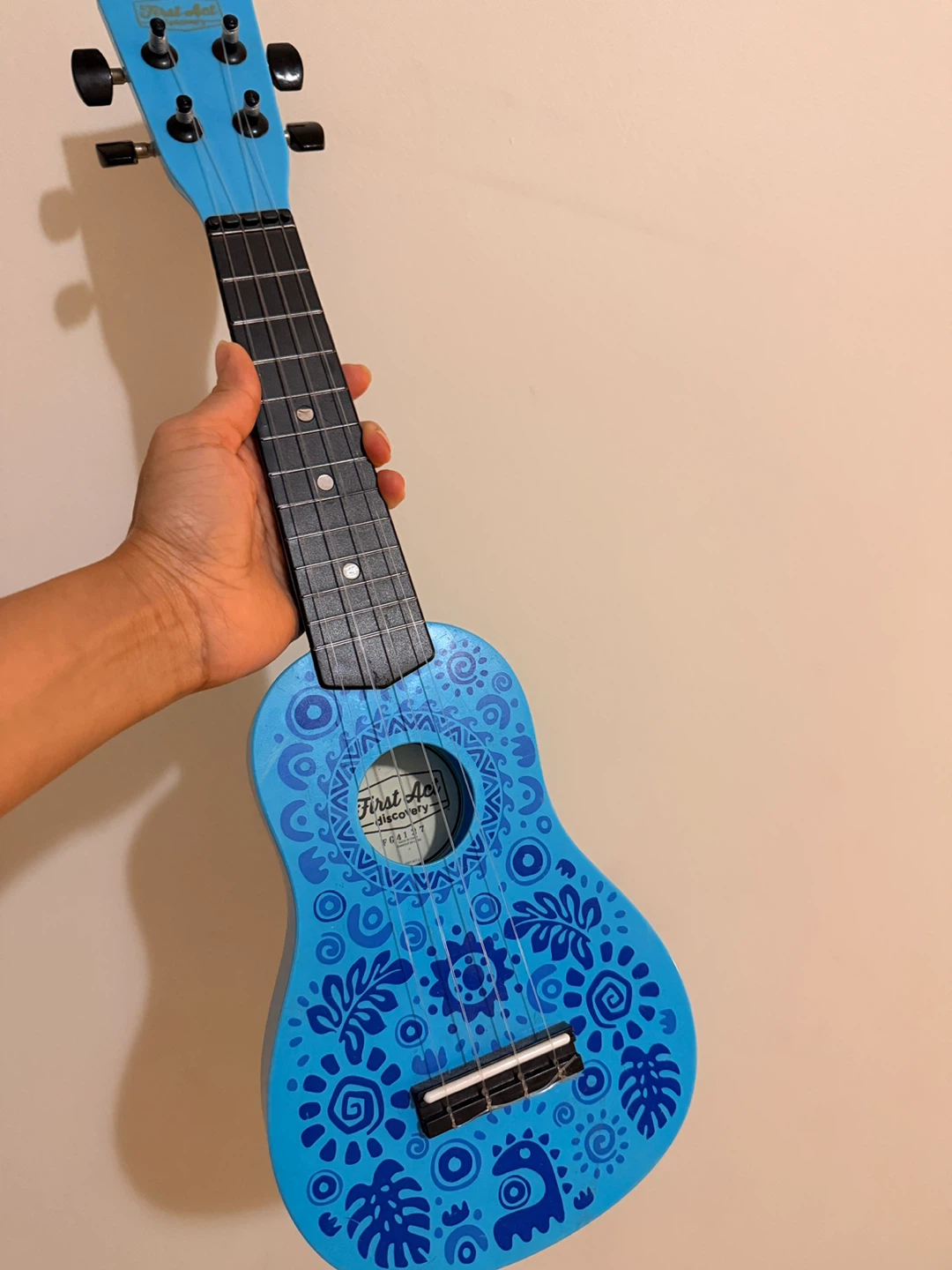First Act Discovery Blue Ukulele with keyboard for kid