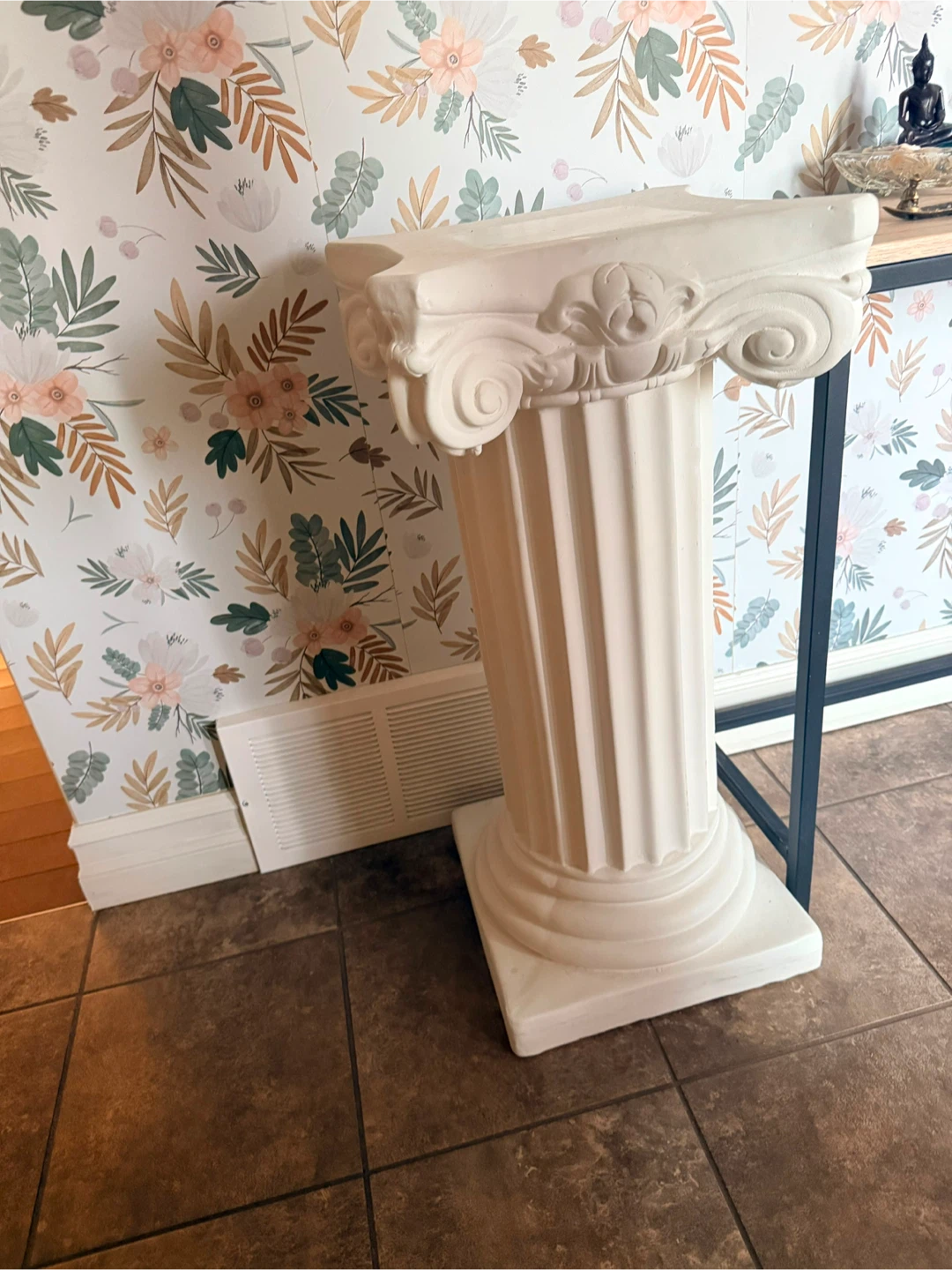 White Roman pillars - photo 4