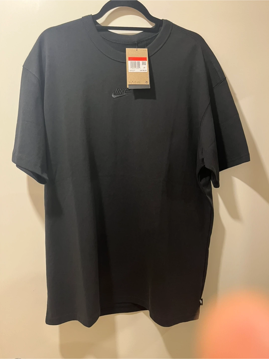 BRAND NEW NIKE ESSENTIAL TEES
