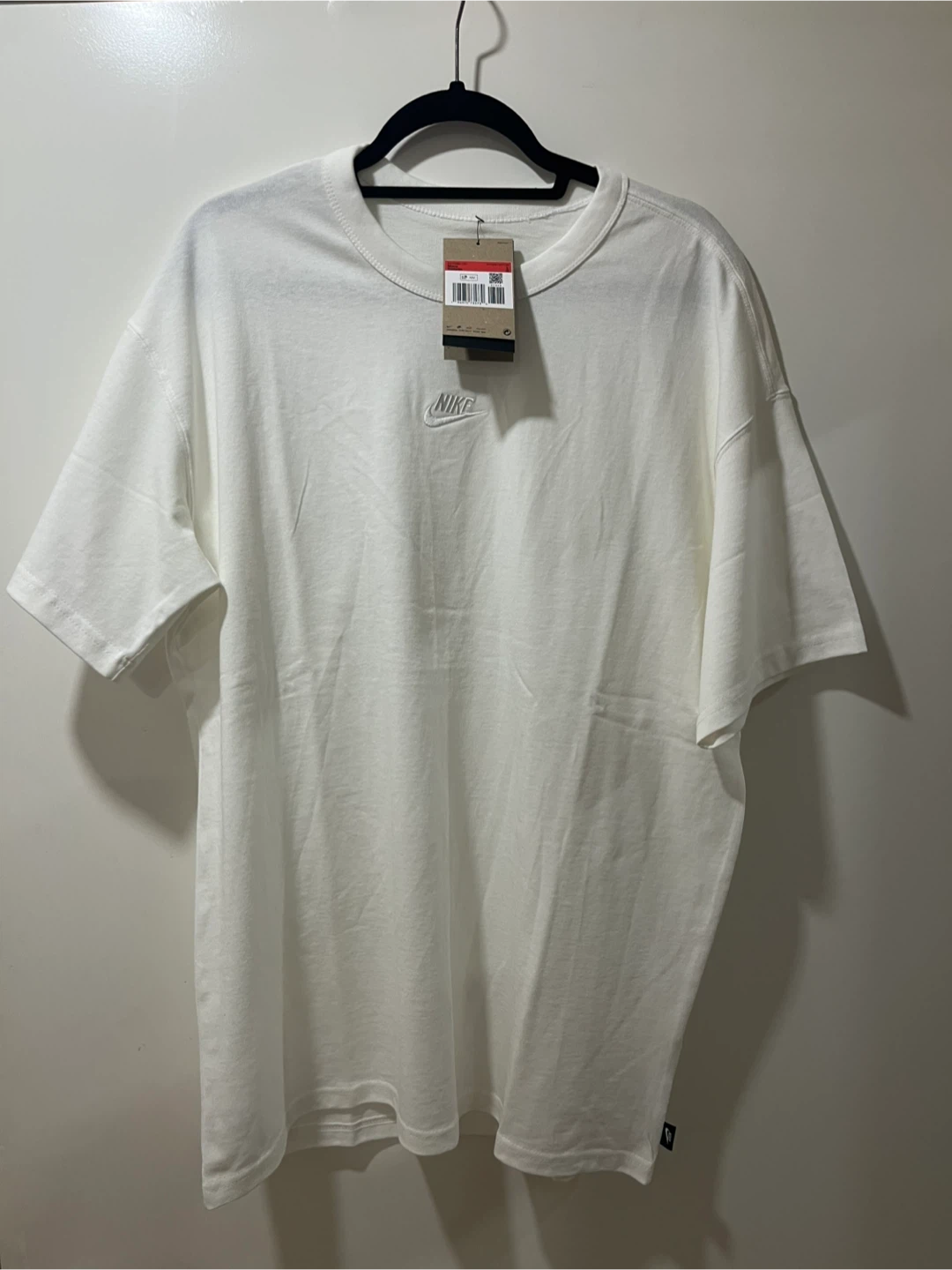 BRAND NEW NIKE ESSENTIAL TEES - photo 2