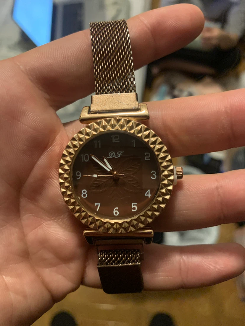 Women's Rose Gold Mesh Magnetic Band Watch - photo 2
