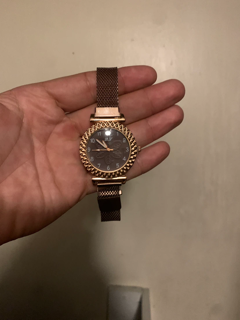 Women's Rose Gold Mesh Magnetic Band Watch - photo 3