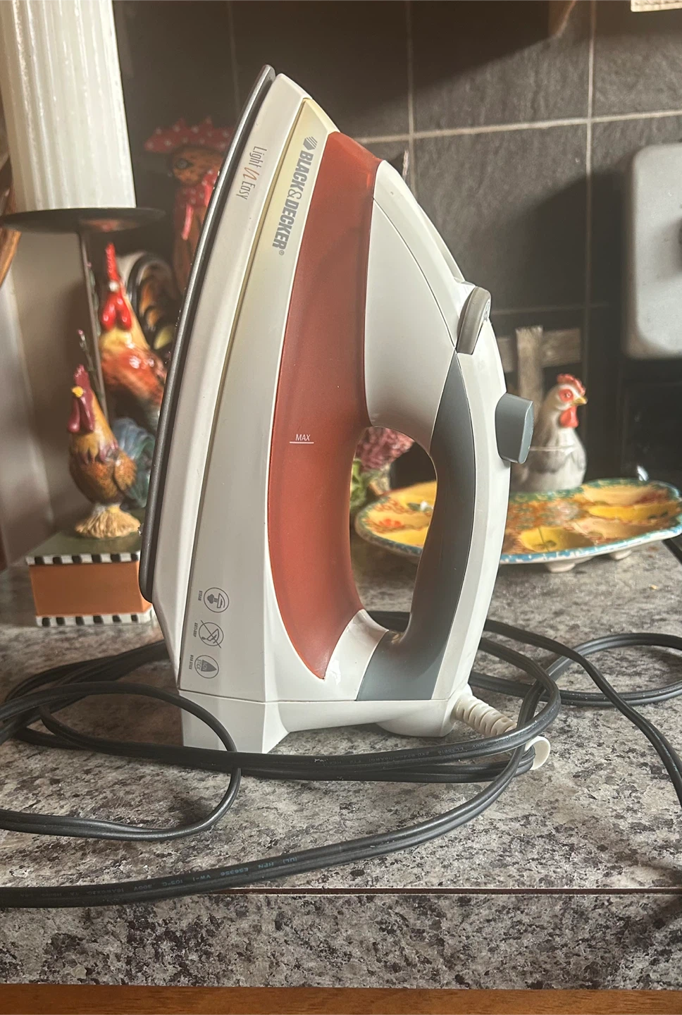 Black & Decker Light 'N Easy Iron - photo 2