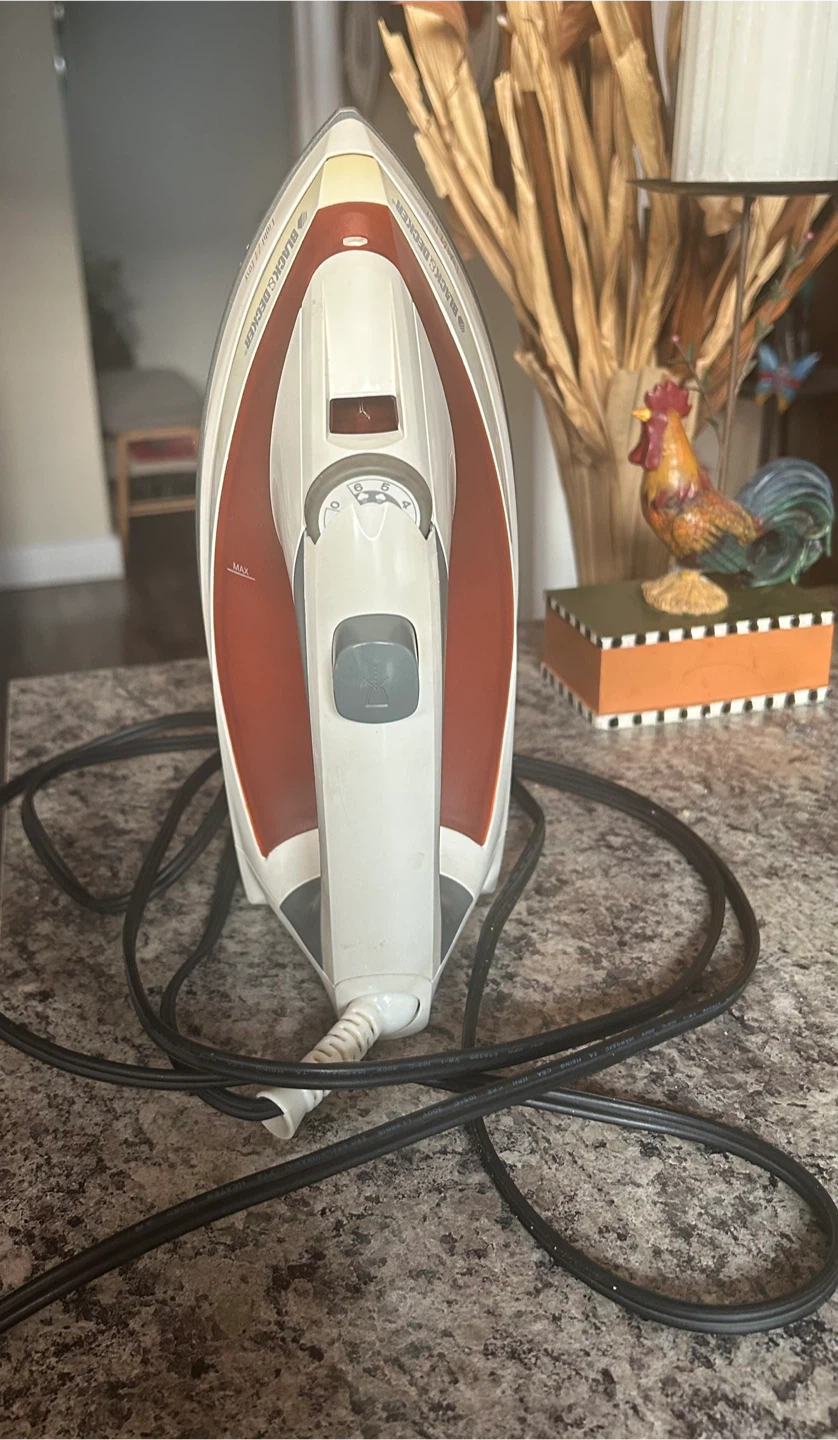 Black & Decker Light 'N Easy Iron - photo 3
