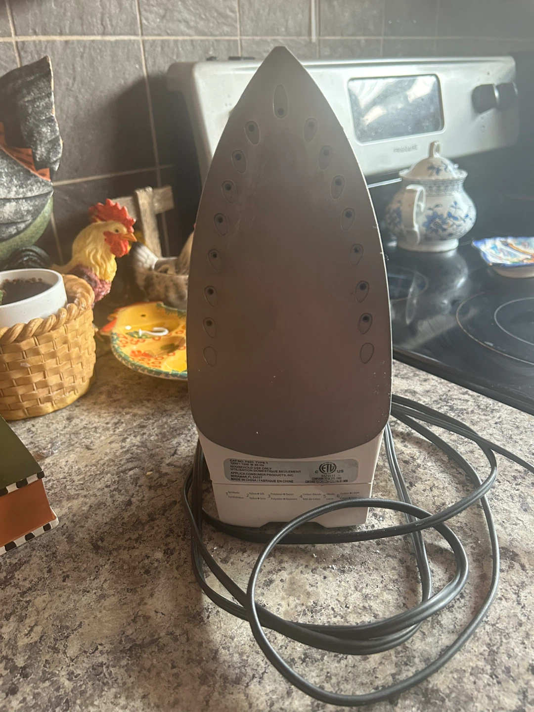 Black & Decker Light 'N Easy Iron - photo 4