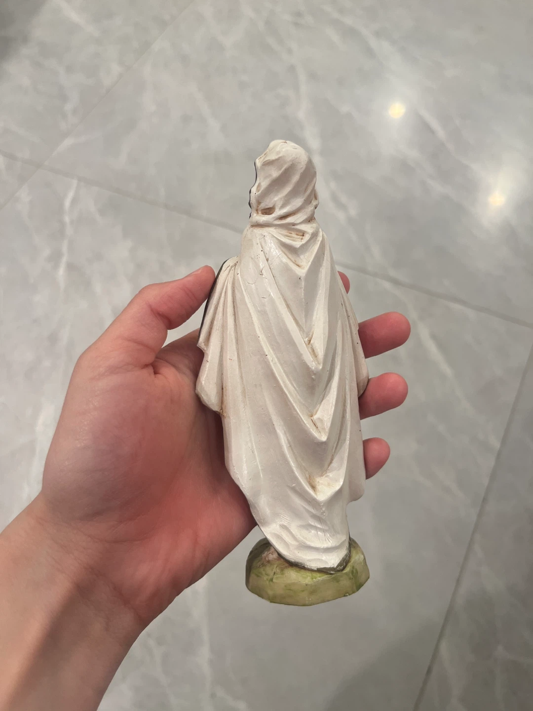 Beautiful Mary statue - photo 2