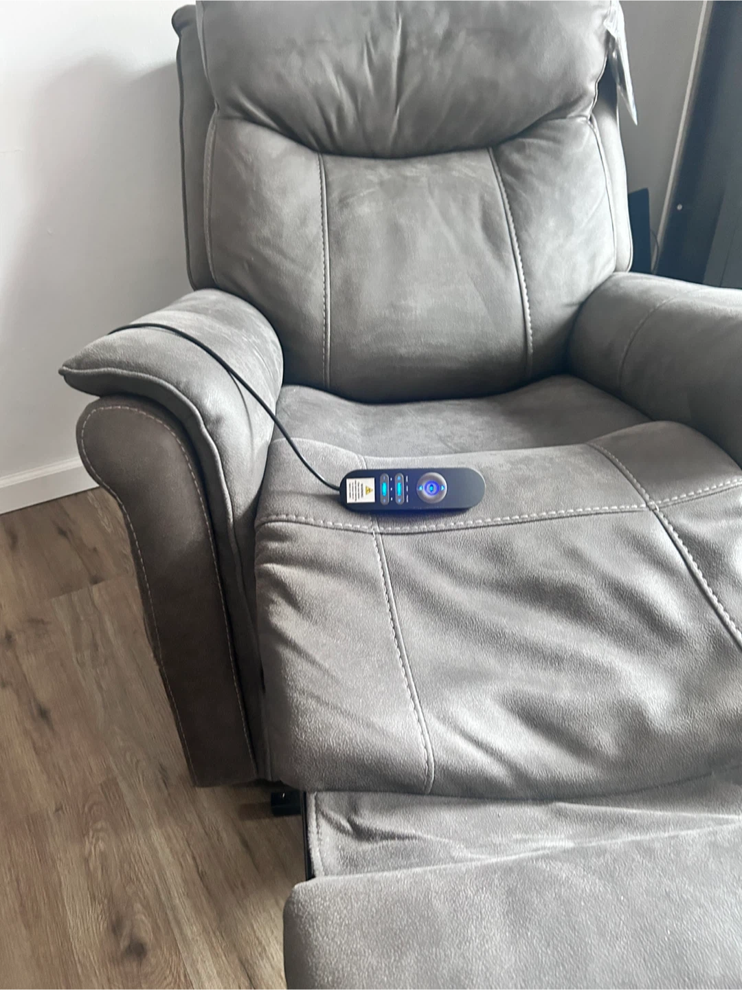 Recliner  power lift brand new - photo 4