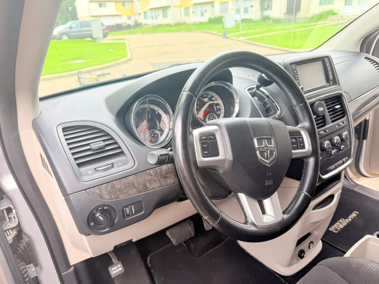 Dodge Grand Caravan - photo 2