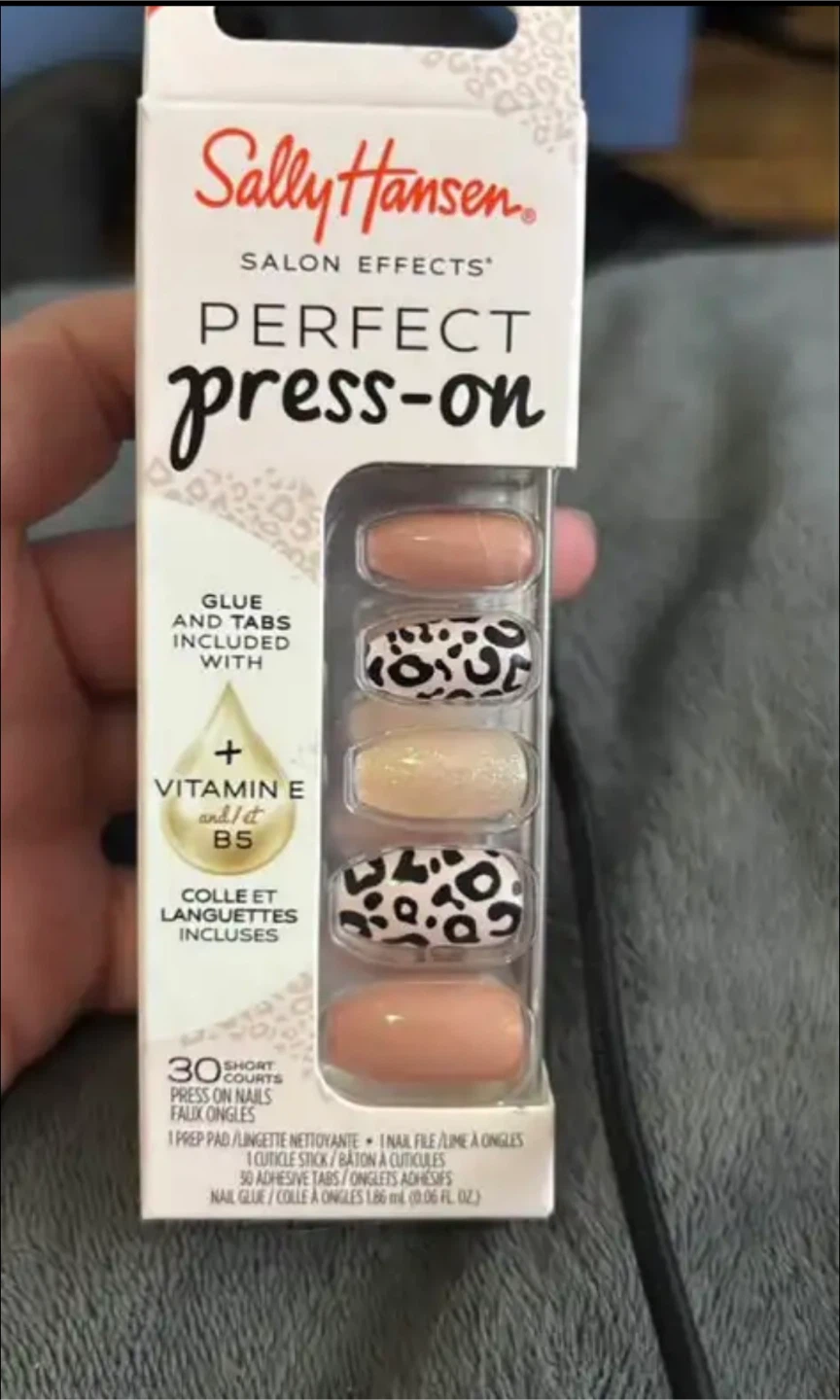 Sally Hansen Perfect Press-On Nails - Short