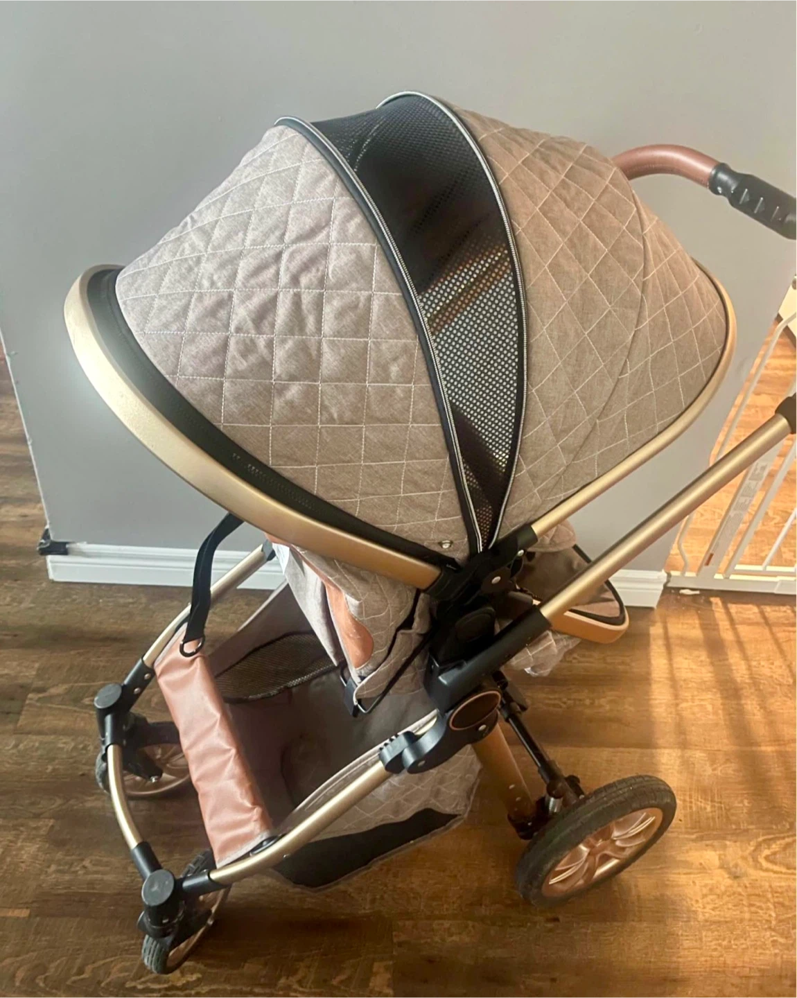 Quilted Bassinet Stroller with Gold Frame - photo 2