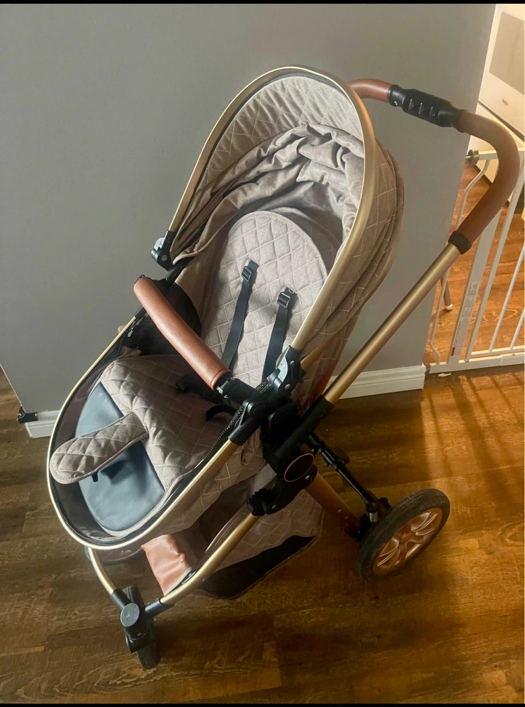 Quilted Bassinet Stroller with Gold Frame - photo 4