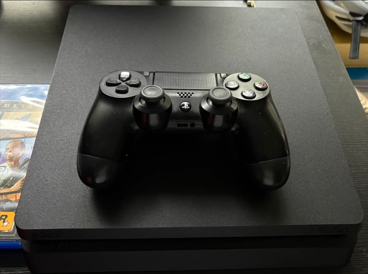 PS4 includes nba 2k26 and gta 5 in disc