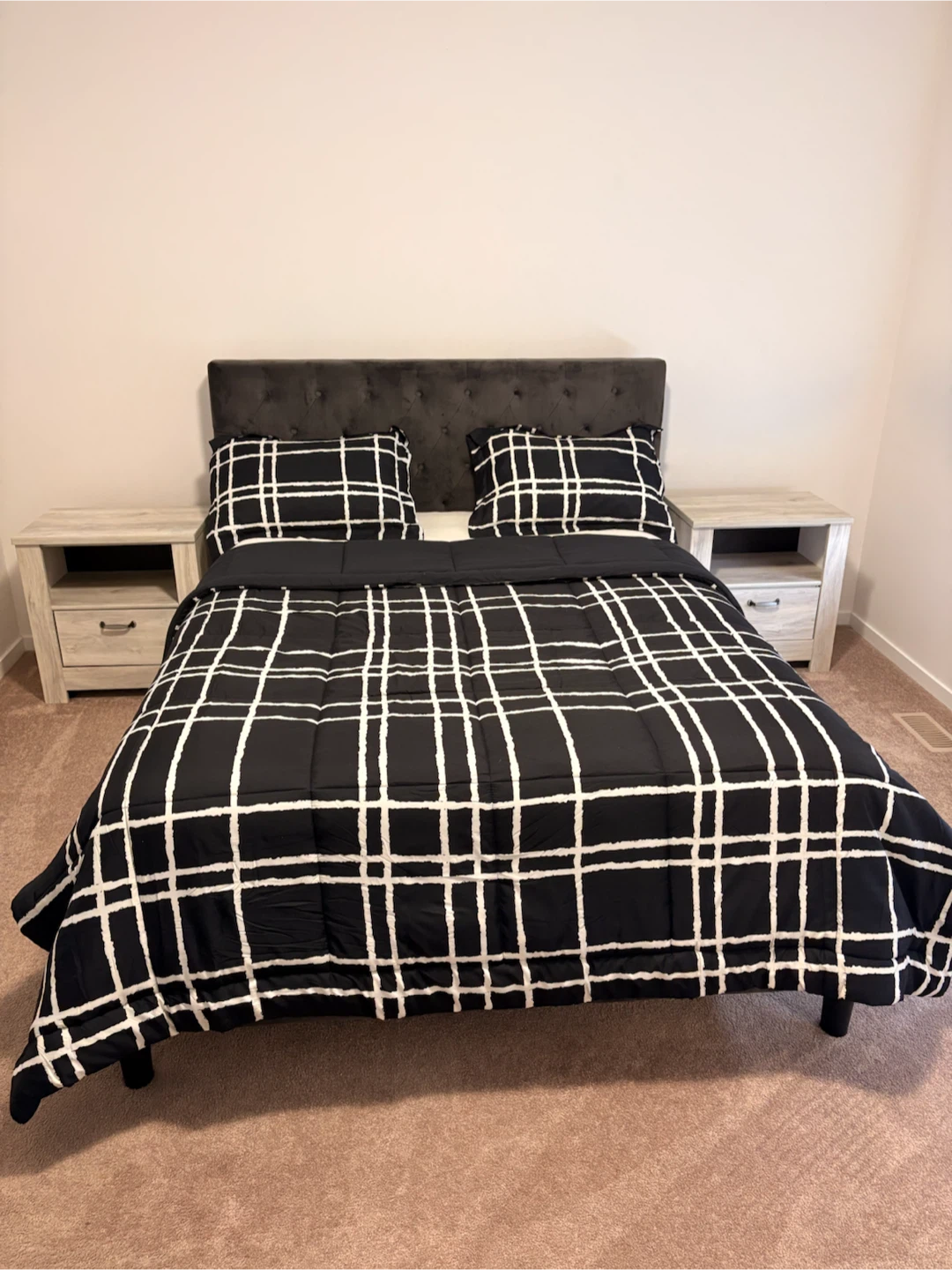 Furnished Calgary 4BR House and 3 full bath house for Night stay