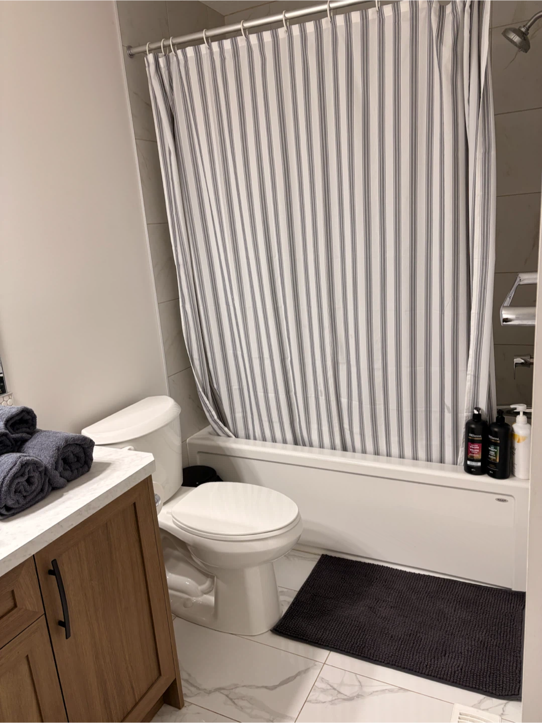 Furnished Calgary 4BR House and 3 full bath house for Night stay - photo 4