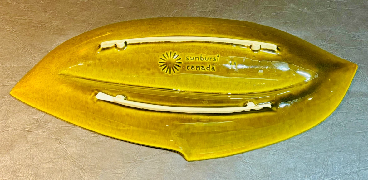 VINTAGE RETRO Sunburst Canada Ceramic Ashtray - photo 3