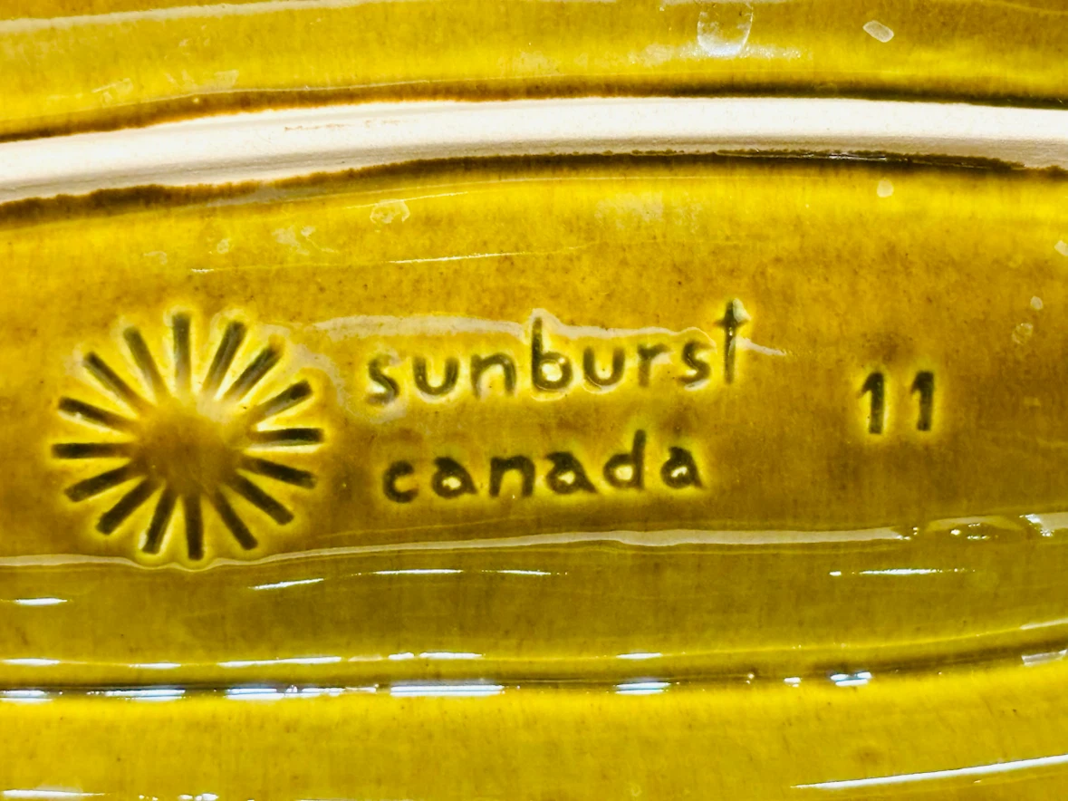 VINTAGE RETRO Sunburst Canada Ceramic Ashtray - photo 4