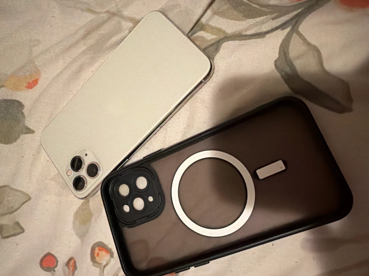 iPhone 11 Pro - photo 3
