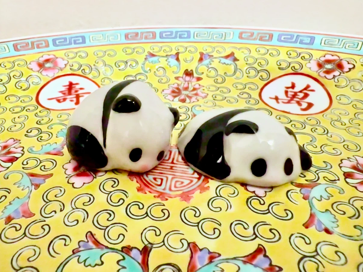 Pair of Porcelain Pudding Pandas - photo 2